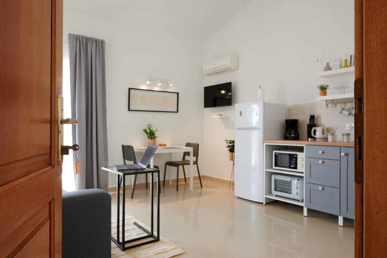 T&T Sea View Apartments Trogir Exteriör bild