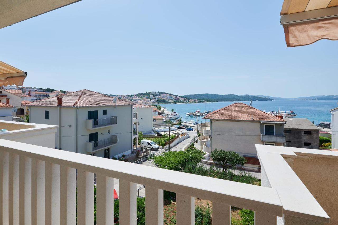 T&T Sea View Apartments Trogir Exteriör bild