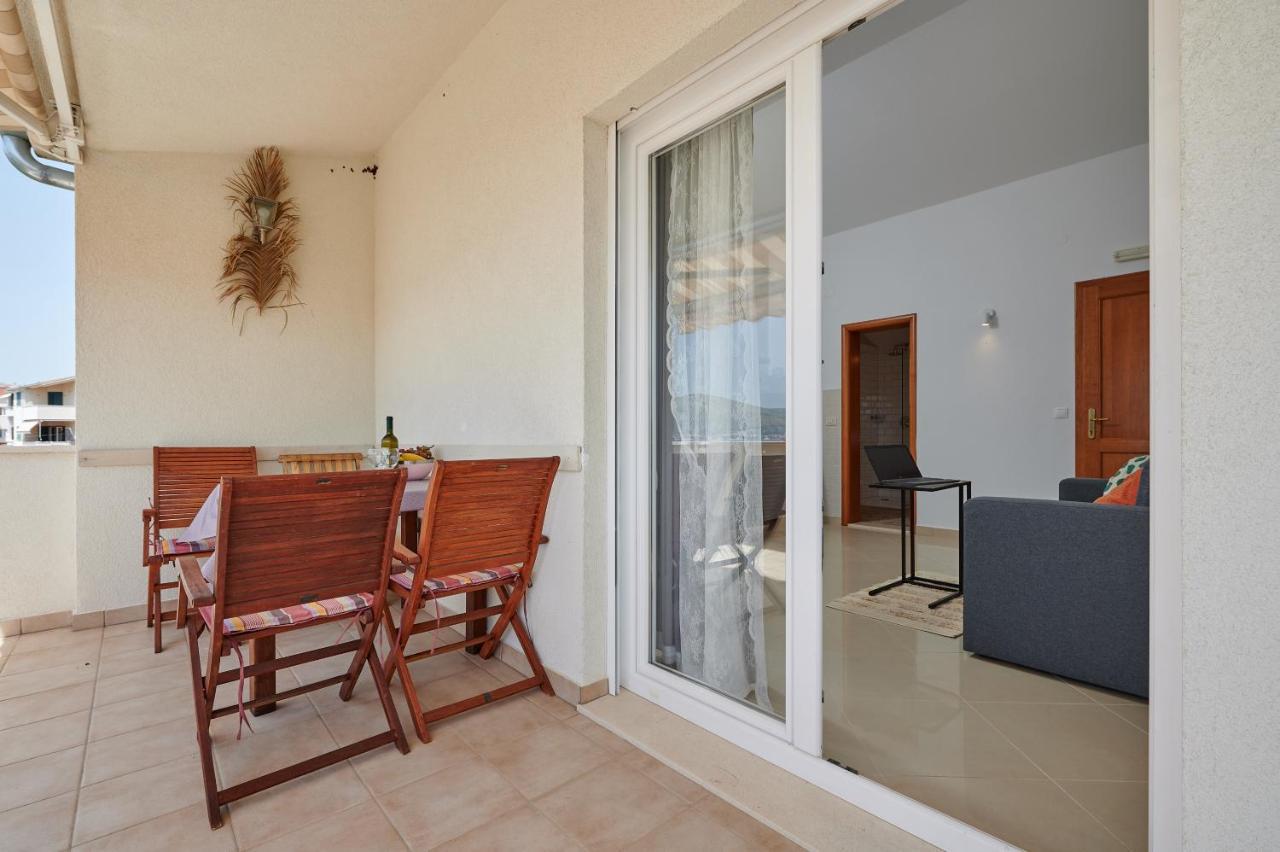 T&T Sea View Apartments Trogir Exteriör bild