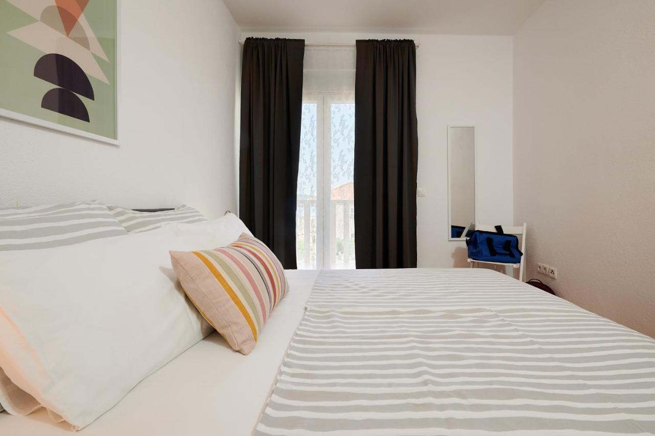 T&T Sea View Apartments Trogir Exteriör bild