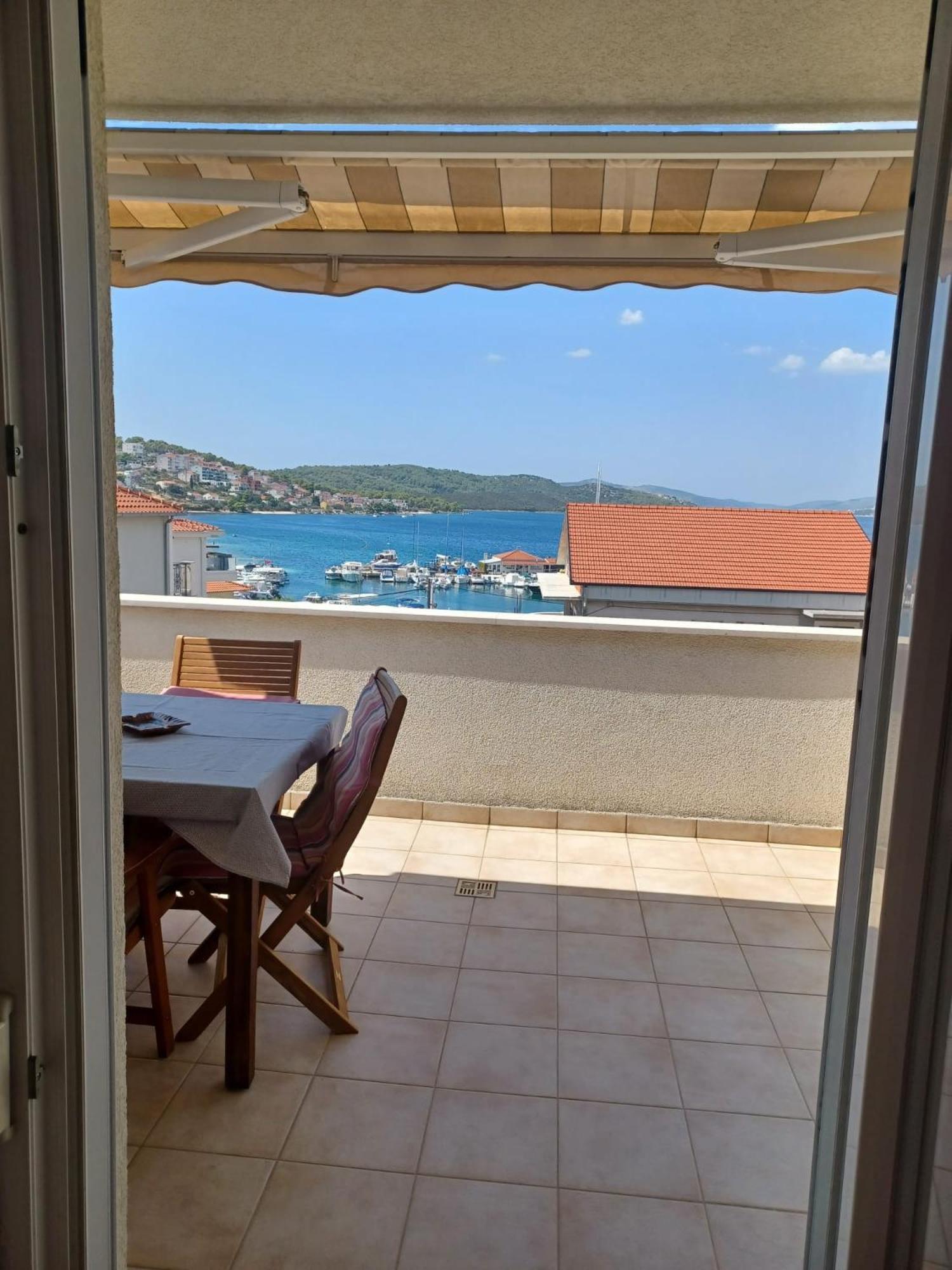 T&T Sea View Apartments Trogir Exteriör bild