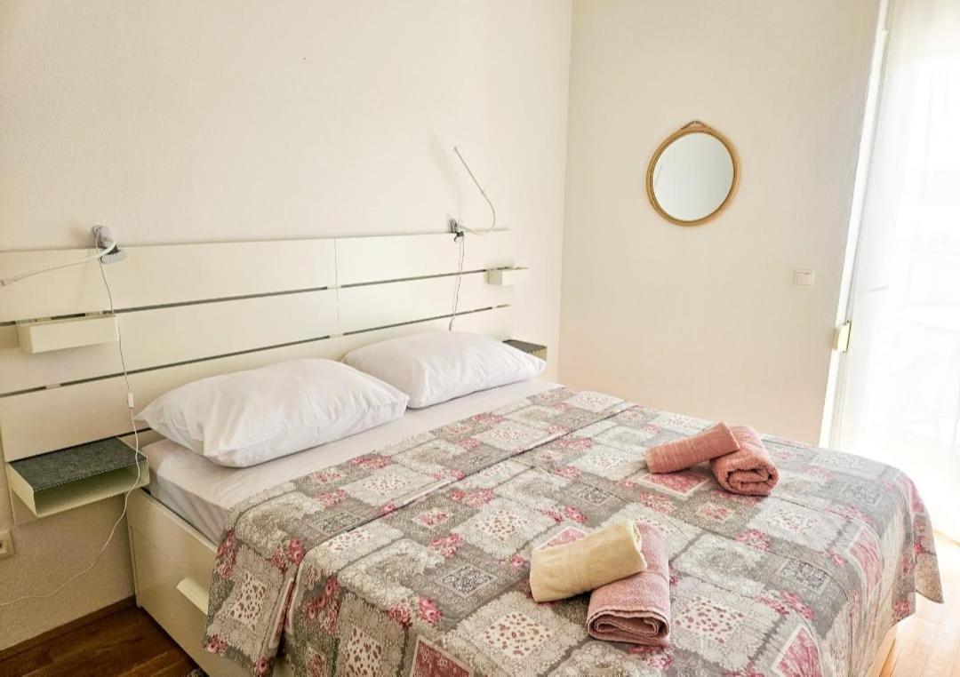 T&T Sea View Apartments Trogir Exteriör bild